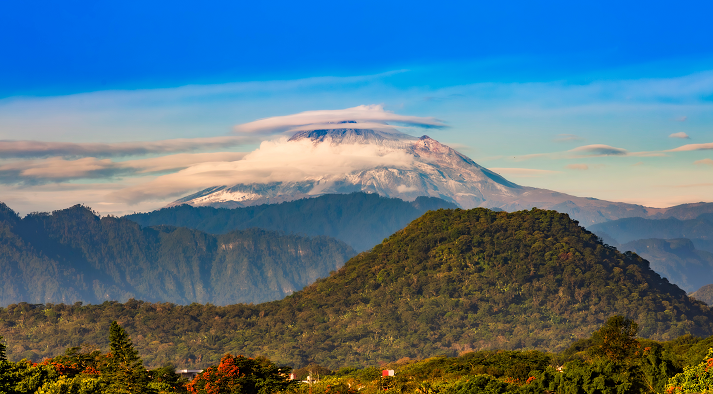 Volcán Pico de Orizaba (Citlaltépetl) visto desde Coatepec, Veracruz.