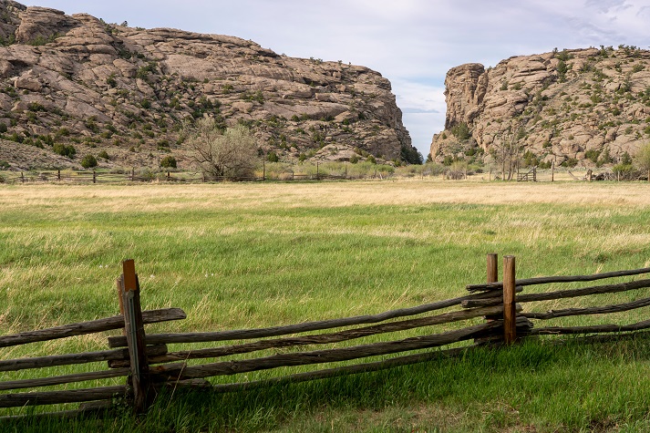 Devils Gate is a natural rock gorge on the Sweetwater River in Wyoming and was a major landmark on the Mormon and Oregon Pioneer trail.