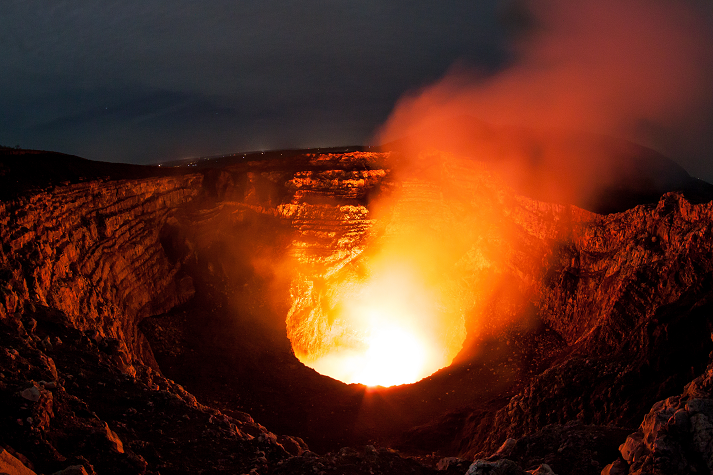 Lava im Vulkan Krater des Masaya Vulkans in Nicaragua